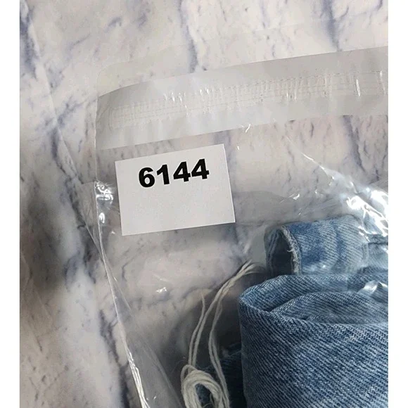 Zara WOMENS SIZE 4 High Rise Straight Leg Jean Raw Hem Mid Wash - Picture 14 of 14